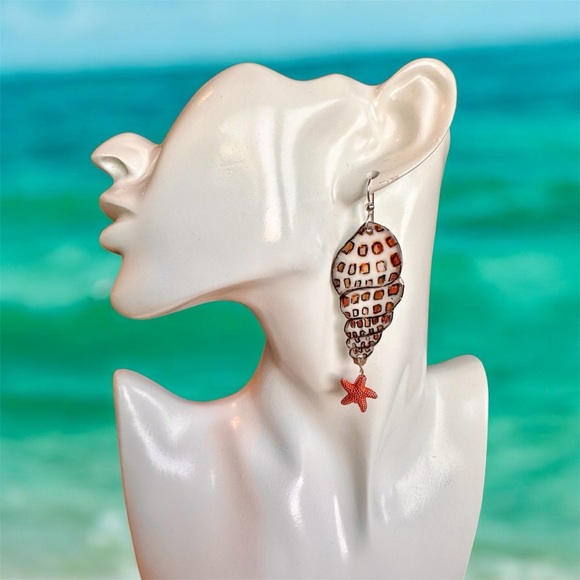 Junonia shell handpainted lightweight seashell earrings sterling wires charm - Picture 1 of 5